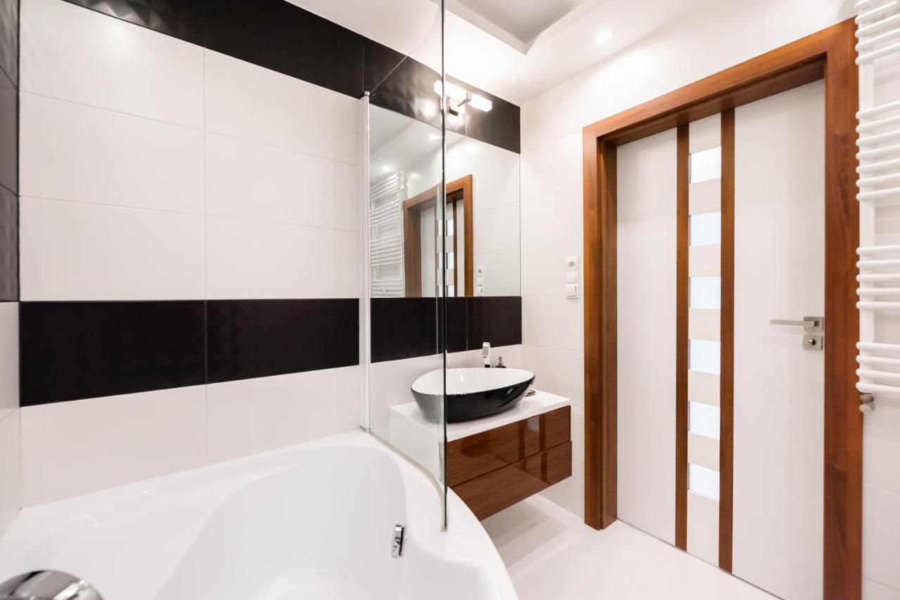 ורשה Bluszczanska Modern Urban Apartment מראה חיצוני תמונה
